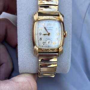 Vintage Bulova Automatic with smooth sweeping second hand at 6:00.